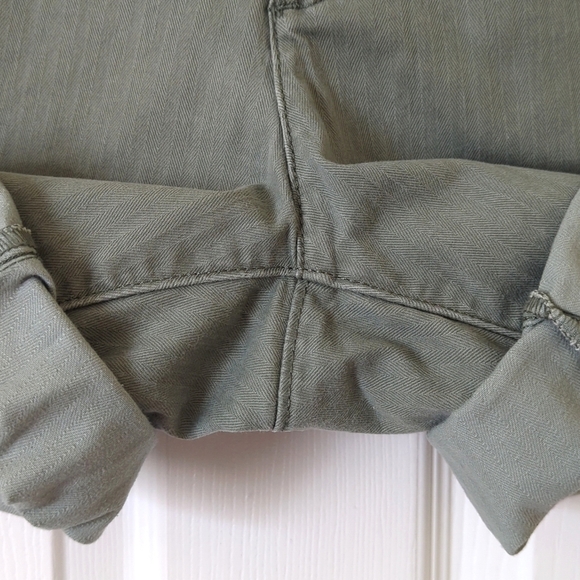 Levi's Classic Herringbone Twill Mid Rise Slim Fit Bermuda Shorts Sage Green 27 - Picture 9 of 13